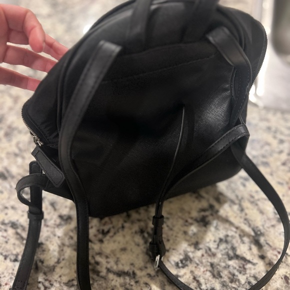 Guess Back Pack - Picture 6 of 8